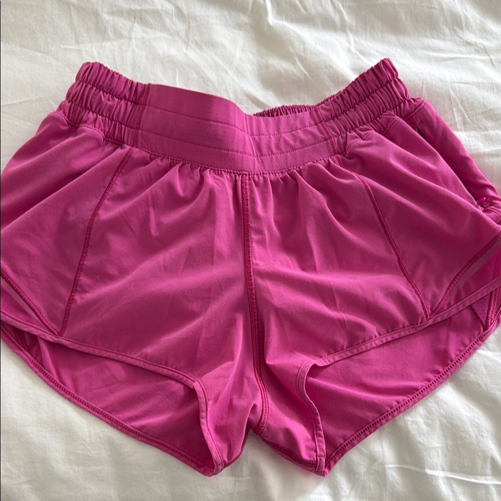 Lululemon Athletica Pink Athletic Shorts Lightweight Hottie Hot 2.5 low rise